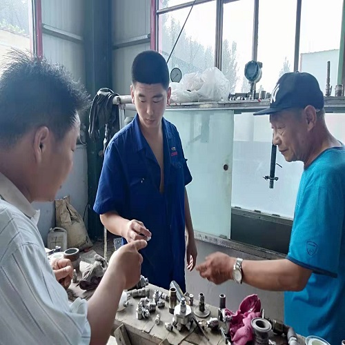 新疆客户到我公司亲自水下试验选型！